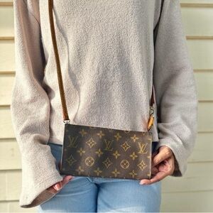 Authentic Louis Vuitton vintage wristlet pouch (kHS A4)